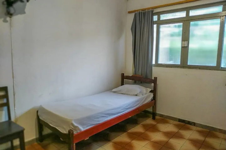 Room 5 of 11