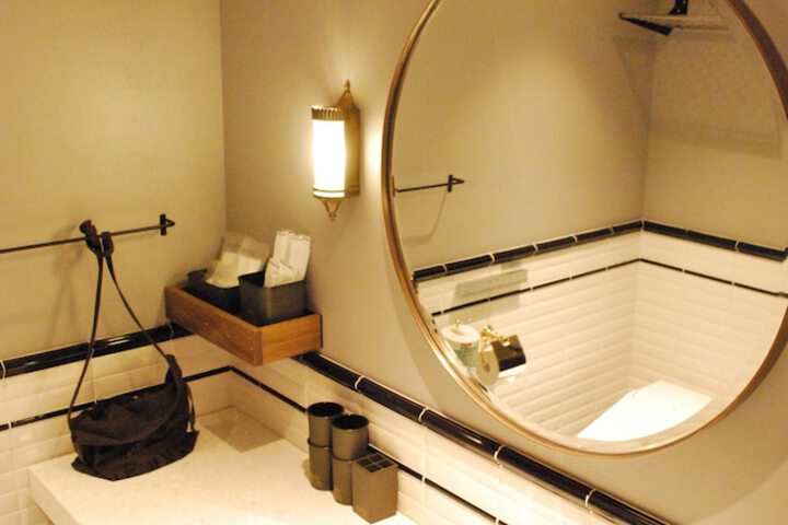 Room 28 of 52