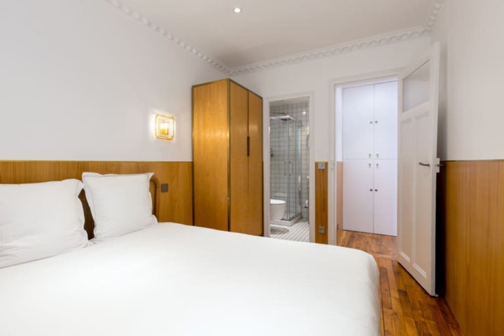 Room 49 of 77