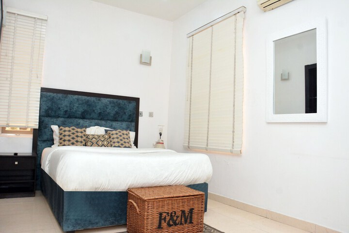 Room 9 of 24