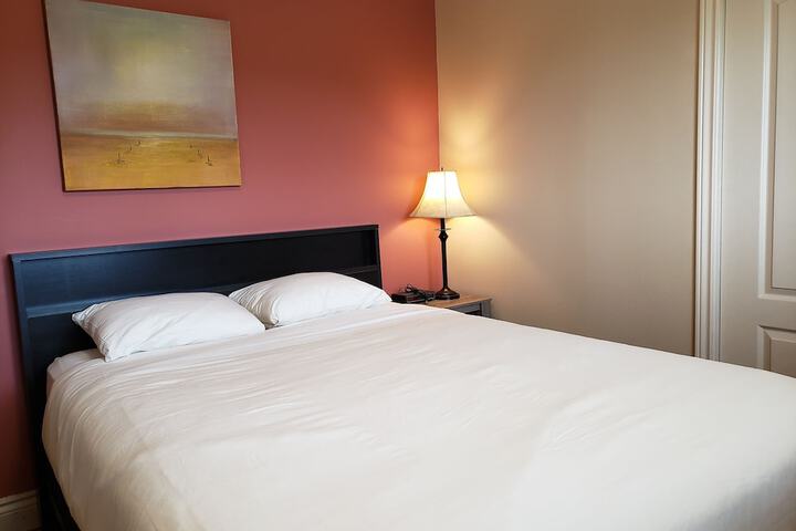 Room 3 of 8