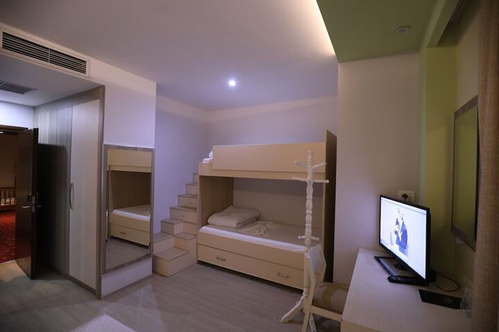 Room 36 of 86