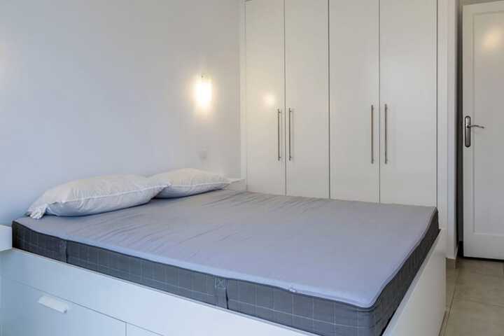 Room 8 of 40