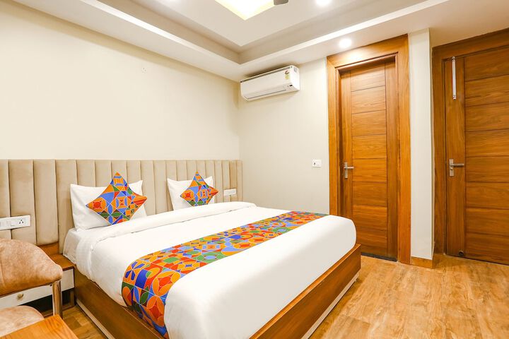 Room 11 of 25