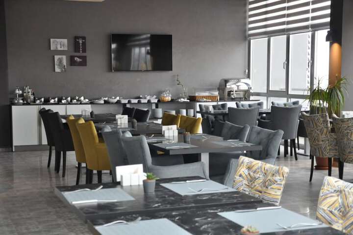 Dining 49 of 68