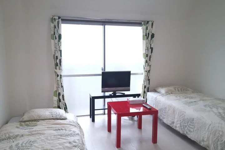 Room 8 of 9