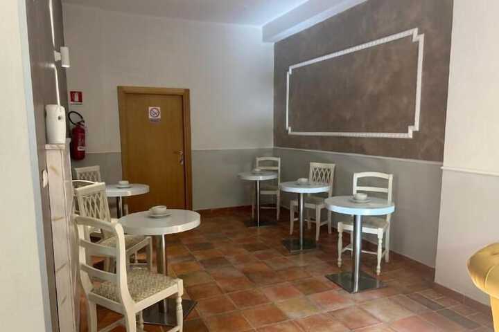 Room 4 of 7