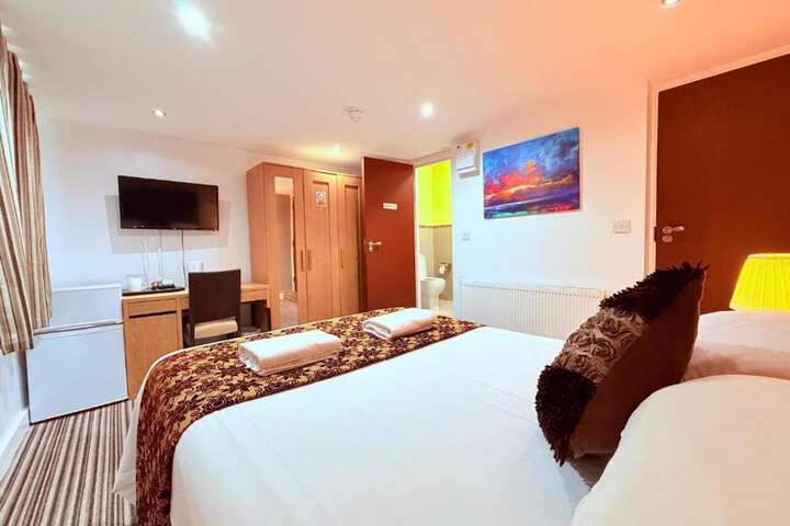 Room 4 of 20