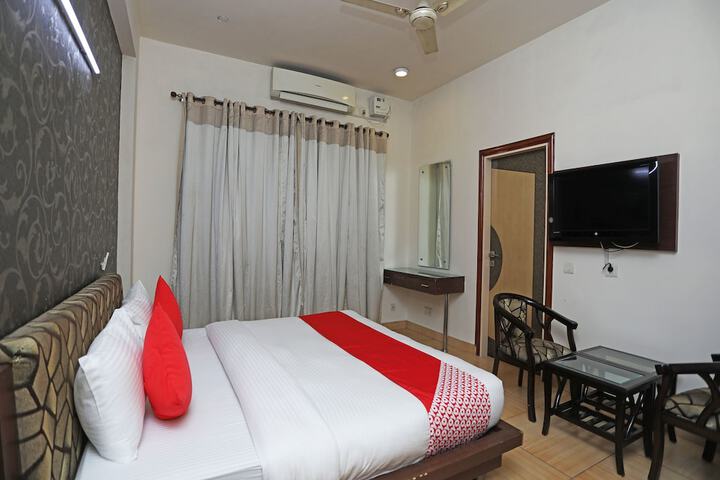 Room 6 of 19