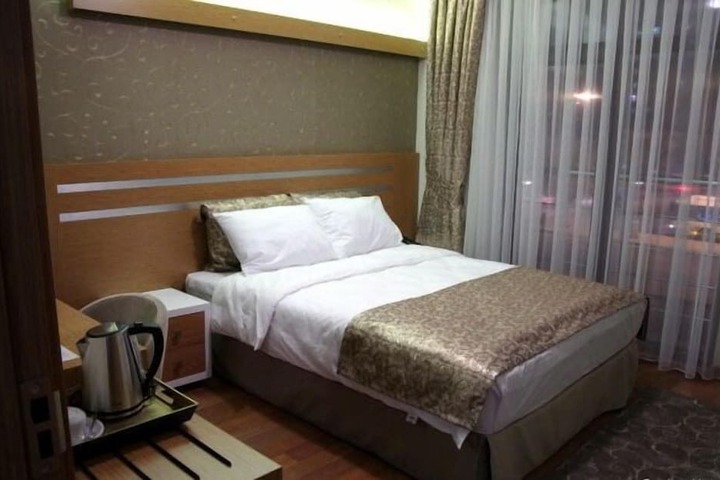 Room 8 of 22