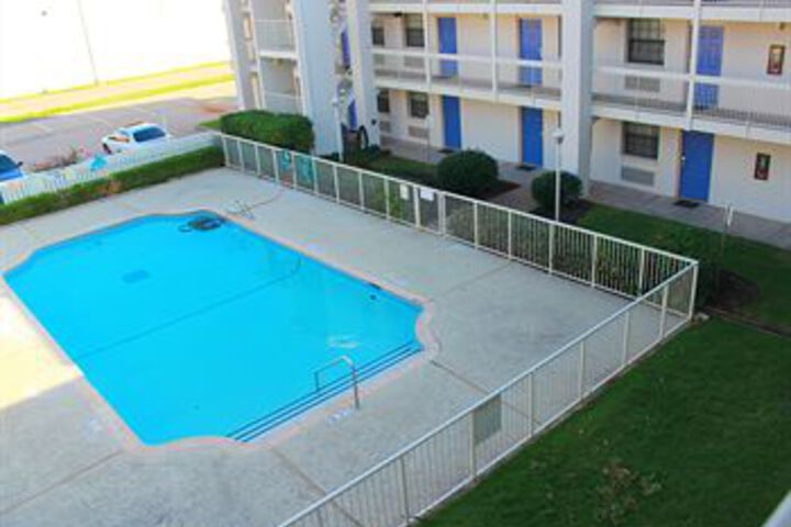 Pool image of Baymont by Wyndham Tulsa Broken Arrow