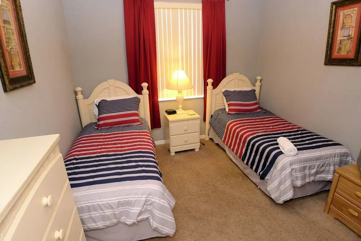 Room 4 of 16