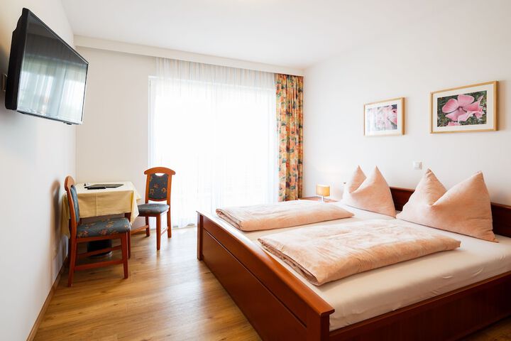 Room 6 of 38