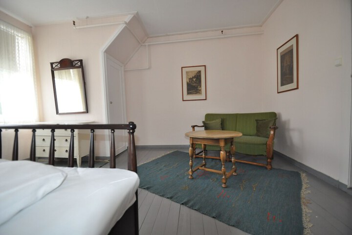Room 32 of 53
