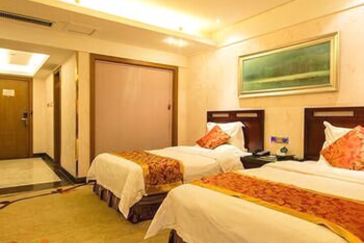 Room 5 of 8