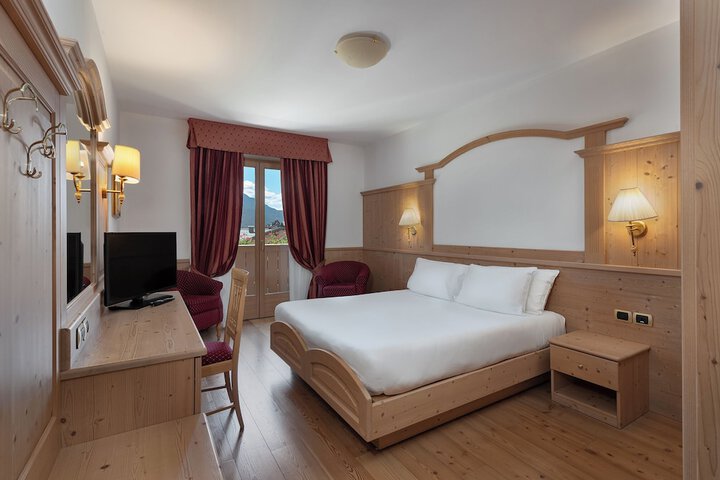 Room 33 of 76