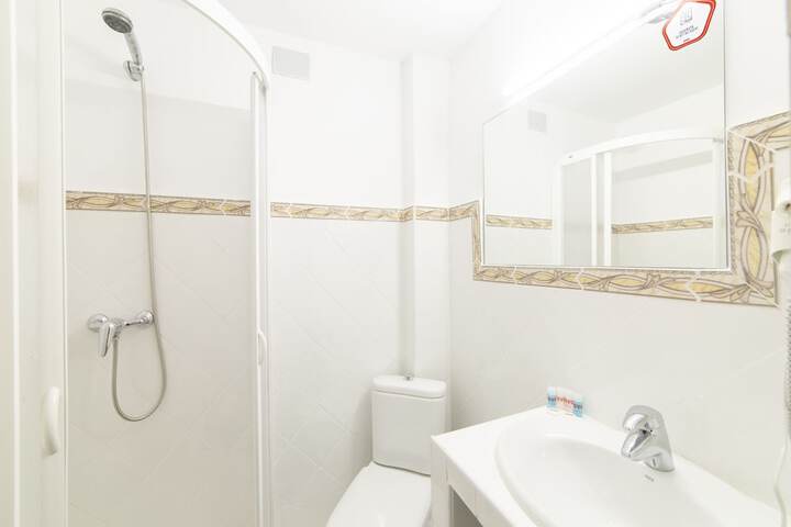 Room 15 of 28