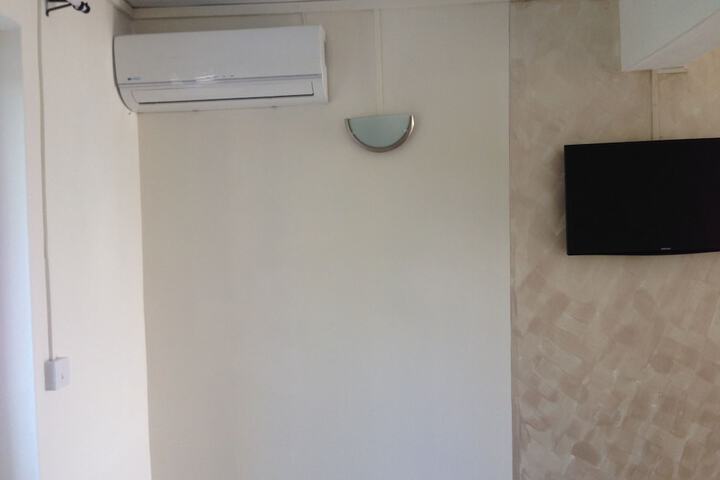 Room 13 of 36