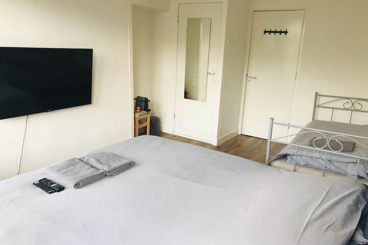 Room 6 of 32