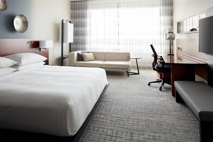 1 King Bed (4 of 13)