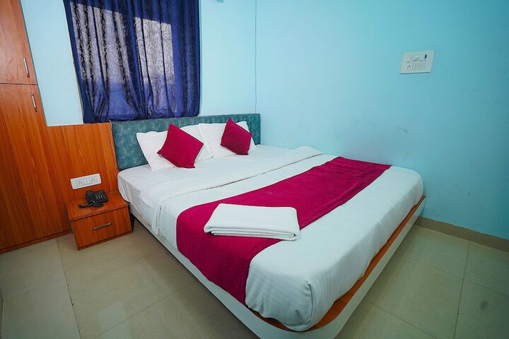 Room 6 of 18