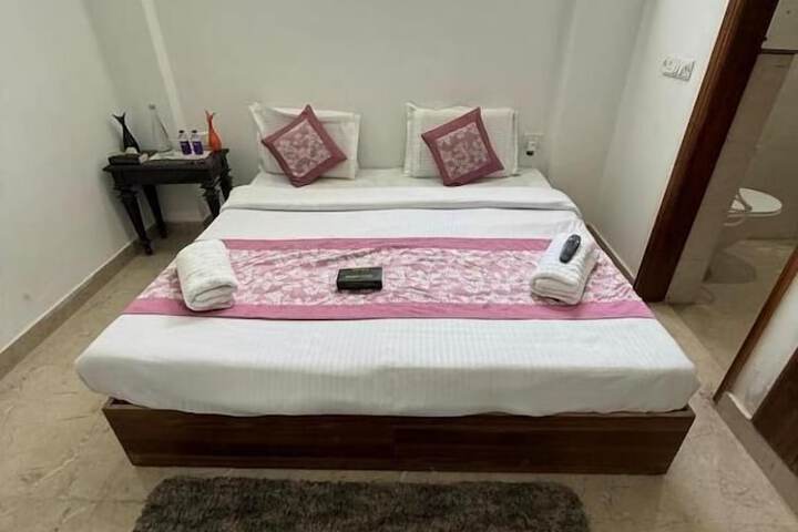 Room 5 of 37