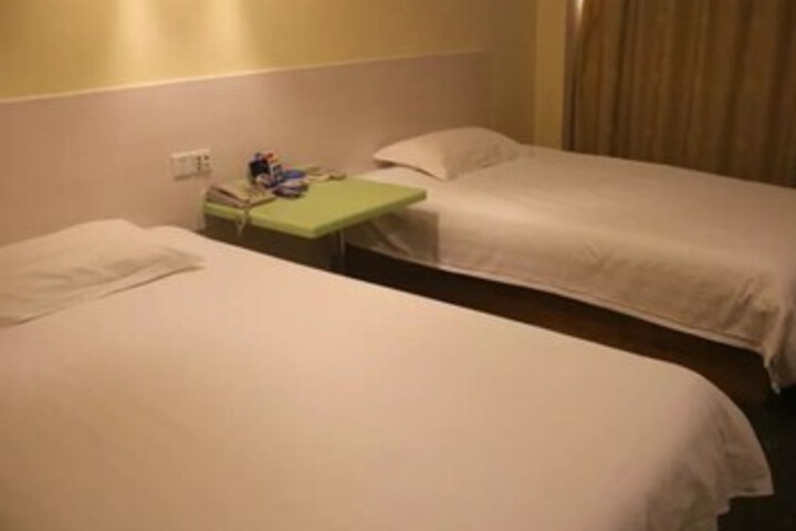 Room 21 of 38
