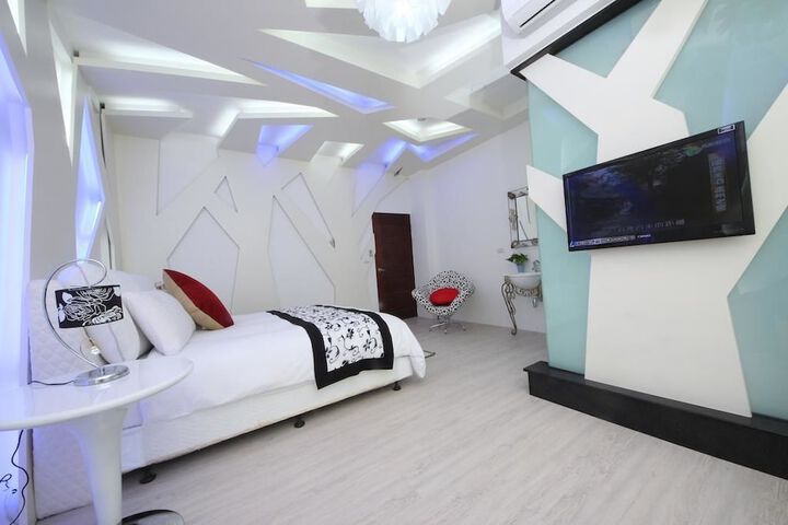 Room 10 of 48