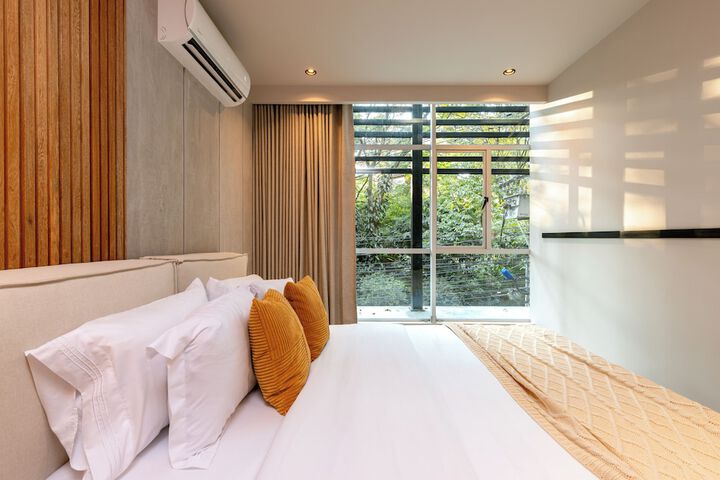 Room 33 of 199