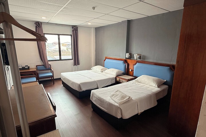 Room 28 of 86