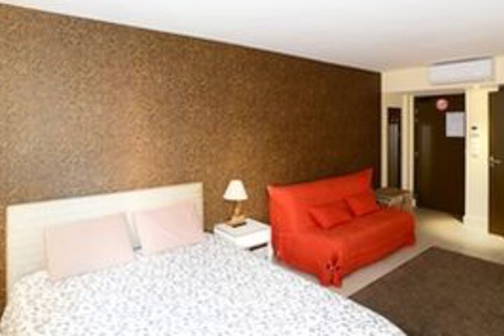 Room 5 of 10