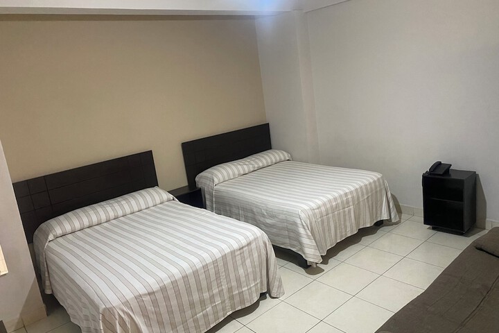 Room 6 of 17