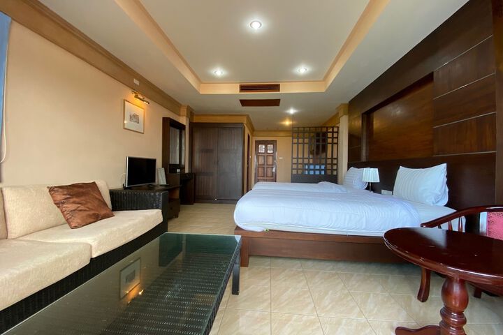 Room 7 of 28