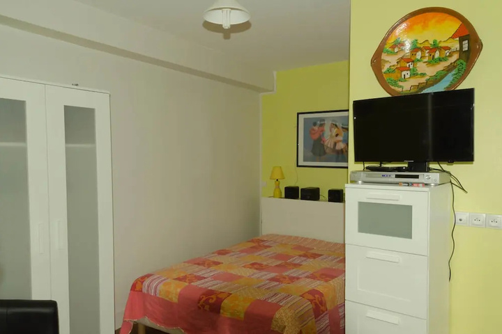 Room 2 of 8