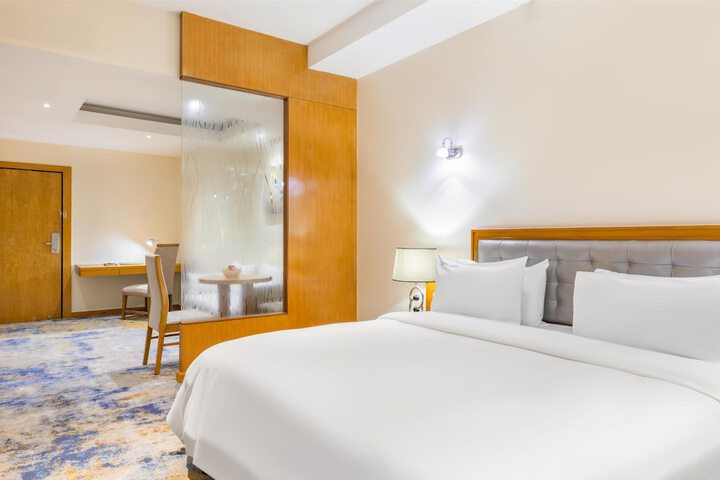 Room 28 of 191