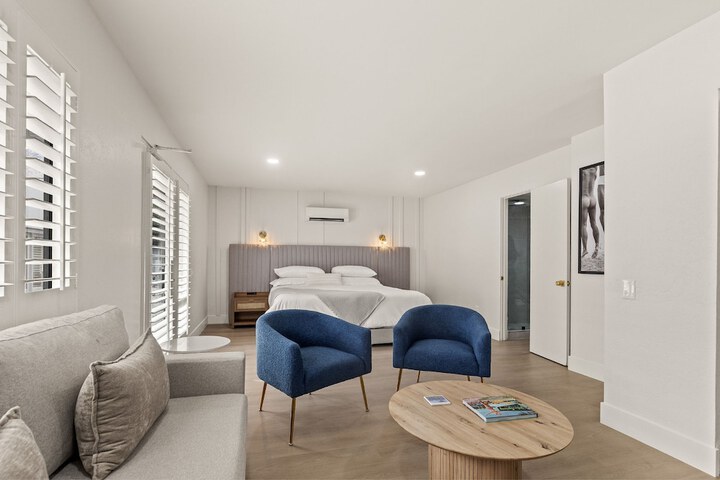 Room 21 of 77