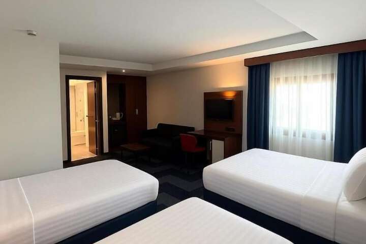 Room 8 of 34