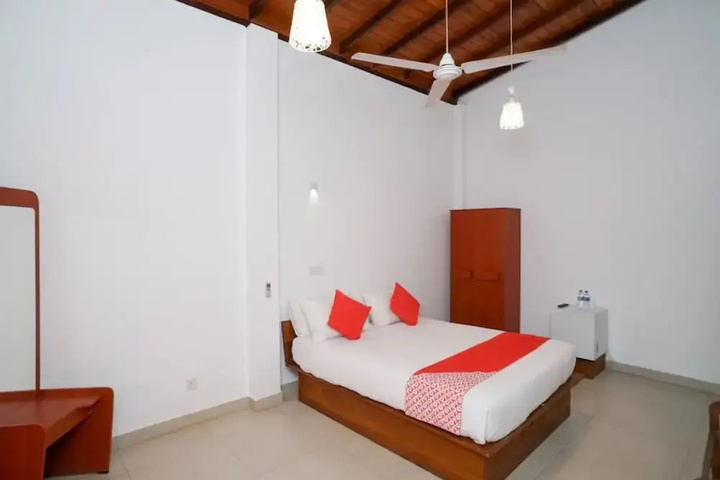 Room 4 of 20