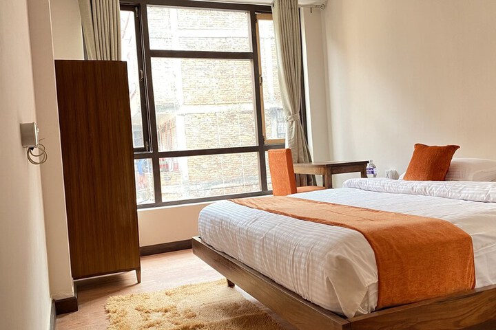 Room 4 of 127