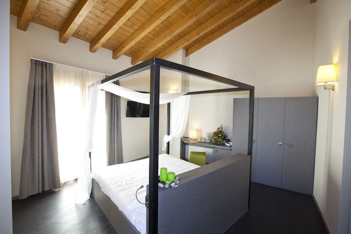 Room 8 of 45