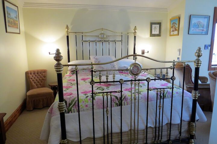 Room 3 of 28