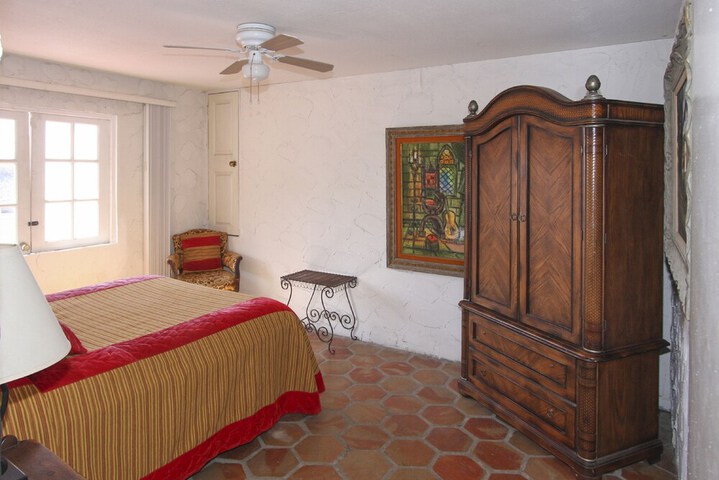 Room 33 of 413