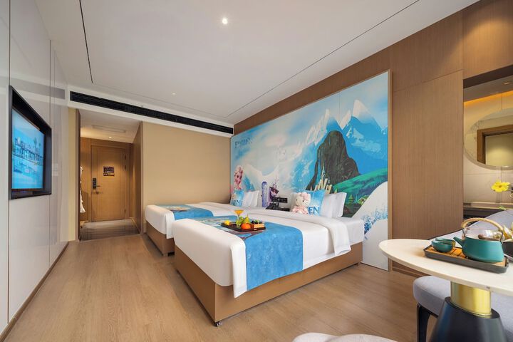 Room 8 of 98