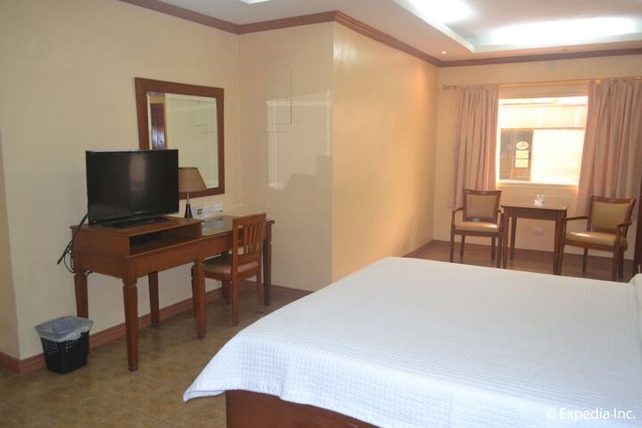 Room 27 of 102