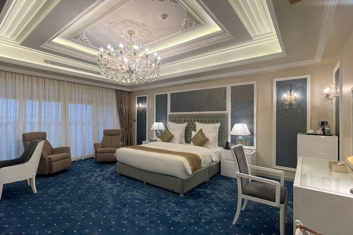 Room 33 of 104