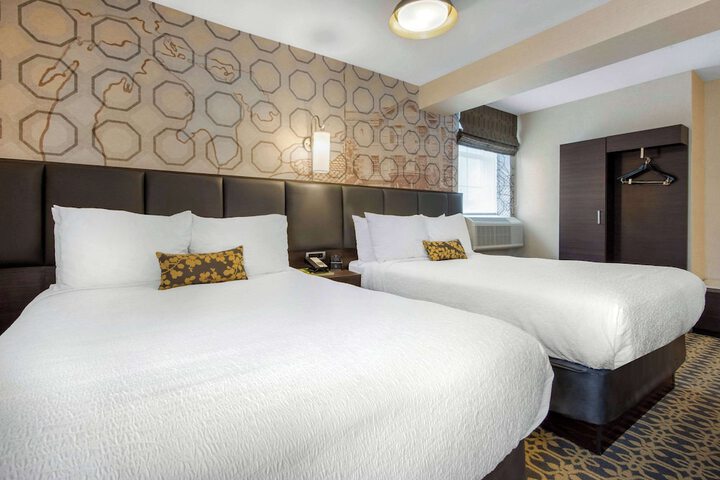 2 Double Beds (1 of 5)