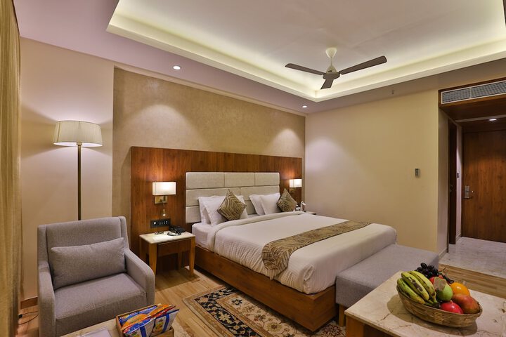 Room 9 of 23