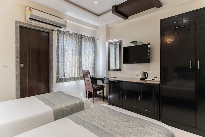 Room 6 of 35