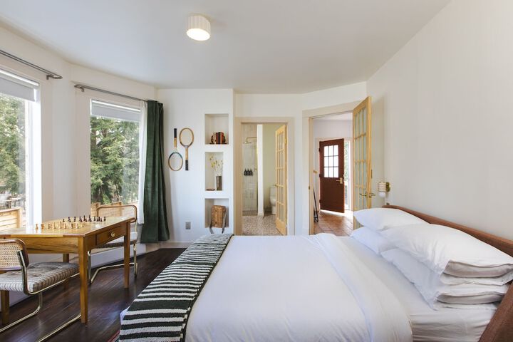 1 Queen Bed (34 of 38)