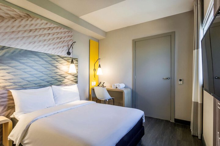 Room 15 of 26